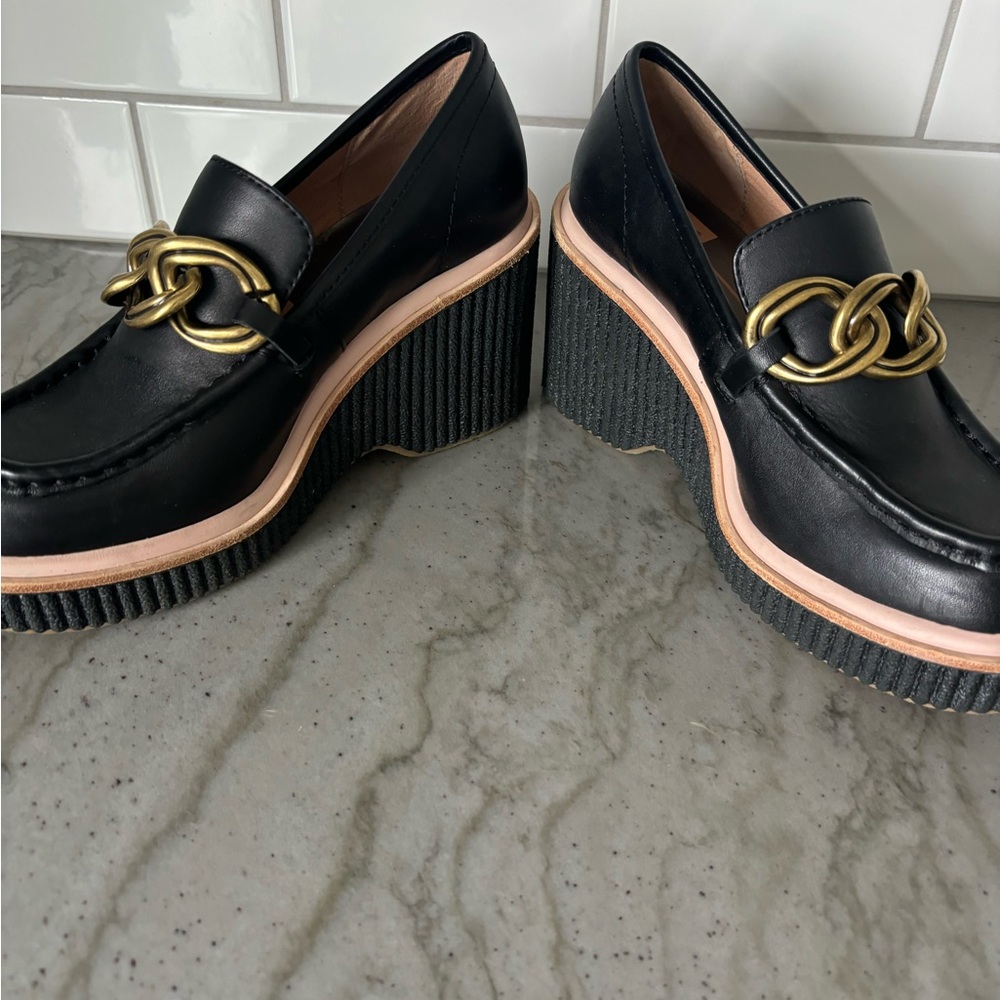 Dolce Vita Black Leather Platform Loafers with Gold Chain size 7 - Picture 4 of 6